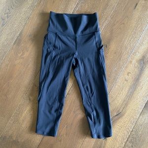 Black Lululemon Crop Leggings!